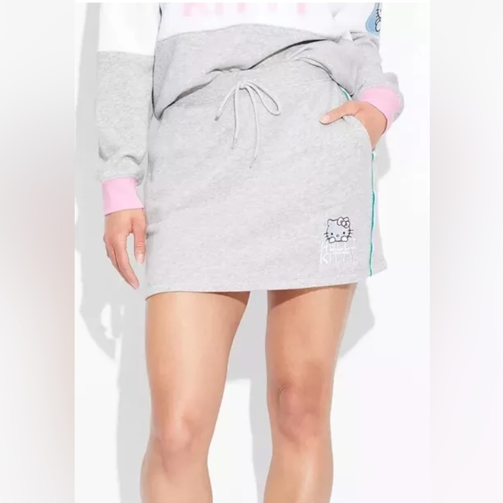 New-Hello Kitty-L-gray-embroidered, kitty, graphic, front pockets, mini skirt.